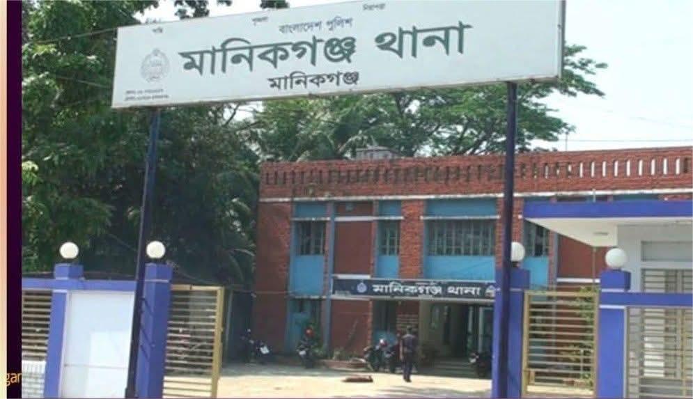 মানিকগঞ্জে পার্লার কর্মীকে মারধর করে চুল কেটে দেওয়ার অভিযোগ উঠেছে মালিকসহ কয়েকজনের বিরুদ্ধে।